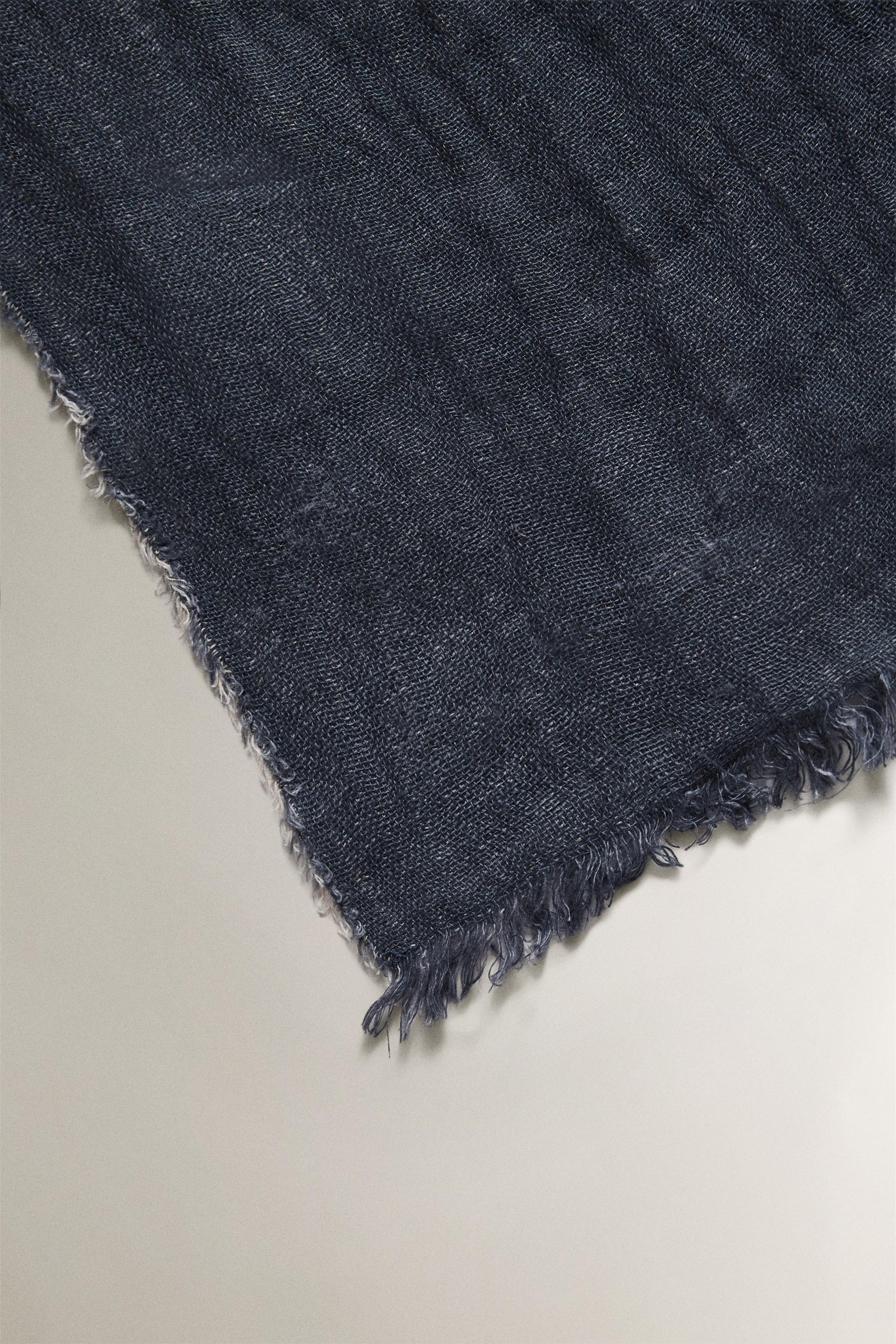 REVERSIBLE FRINGED LINEN BLANKET
